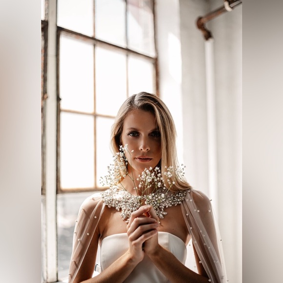 Pearl Bridal Cape with Rhinestone neck detailing - Picture 4 of 8